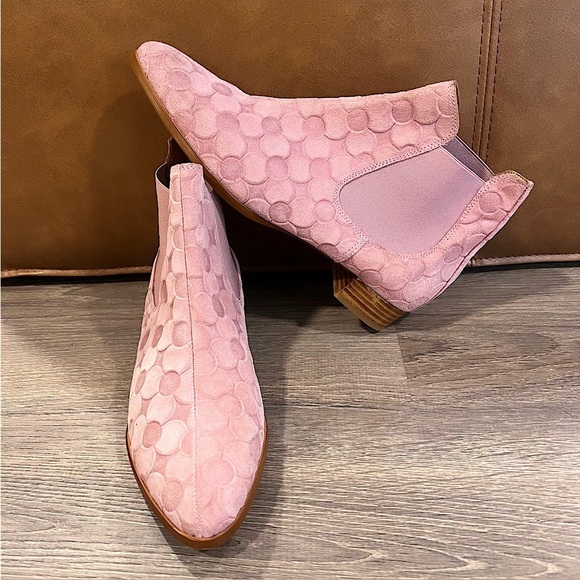 ANTHROPOLOGIE Pink Suede Floral Embossed Chelsea Boots Size 8.5 - Picture 3 of 13